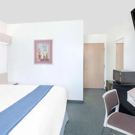 Microtel Inn & Suites By Wyndham Broken Bow-3