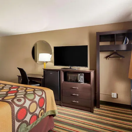 Super 8 By Wyndham Joplin-3