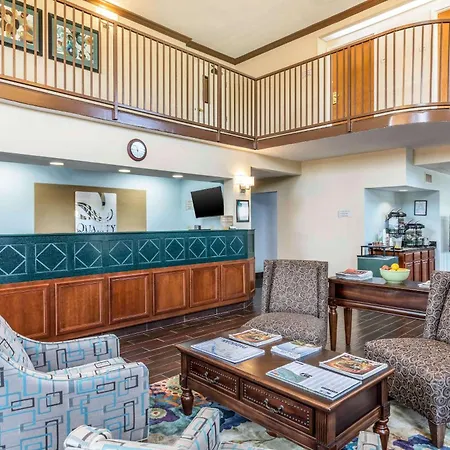 Quality Suites Paducah I-24-3