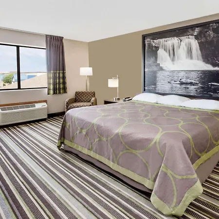 Super 8 By Wyndham Plymouth-3