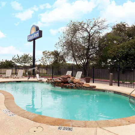 Days Inn By Wyndham San Antonio At Palo Alto-3