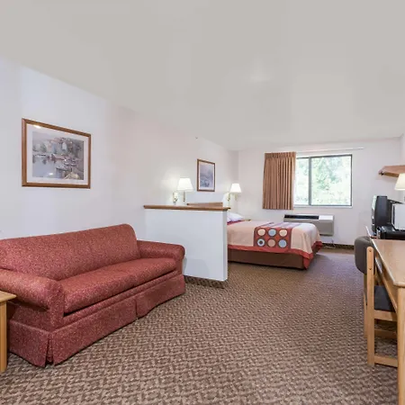 Super 8 By Wyndham Prince Frederick-3