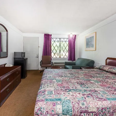 Knights Inn - Columbia-3