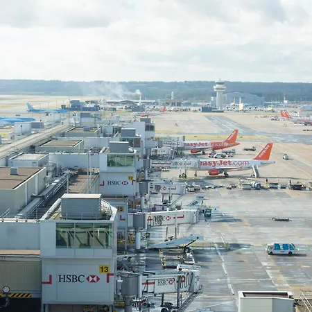 Bloc Hotel London Gatwick Airport-3