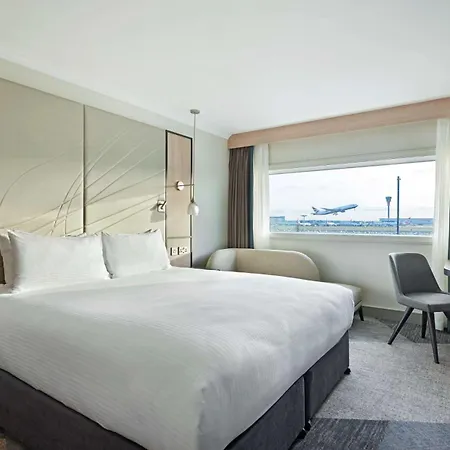 Hyatt Place London Heathrow Airport-2