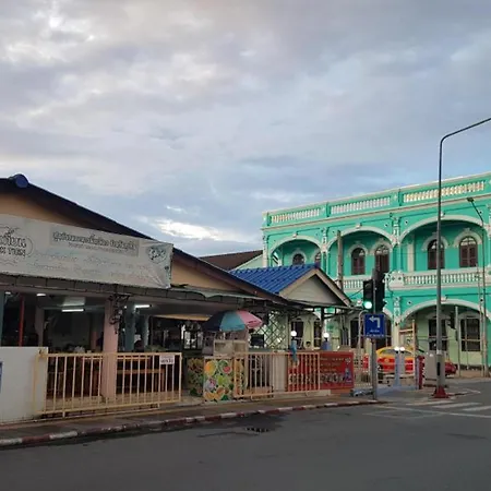 Thalang Guesthouse-3