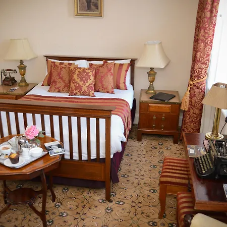 Bush Hotel-2