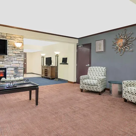 Travelodge Lima-2