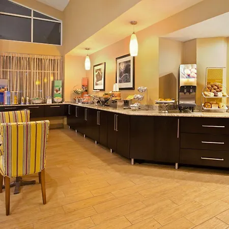 Hampton Inn & Suites Cleveland-Independence-2