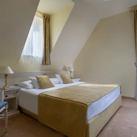 Savoy Westend Hotel-2