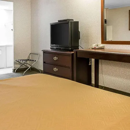 Rodeway Inn Madison Heights - Detroit-2