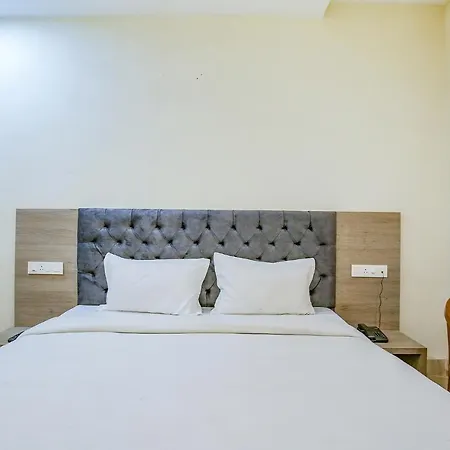 Fabhotel Melano-2