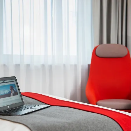 Holiday Inn Express Glasgow Airport By Ihg-2