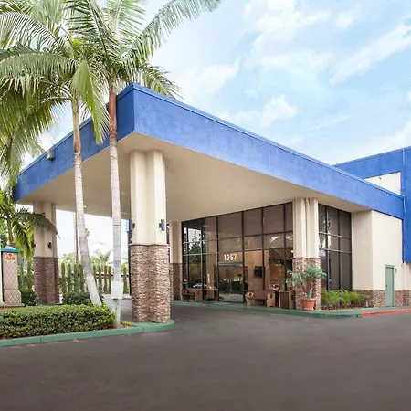 Travelodge Inn & Suites By Wyndham Anaheim On Disneyland Dr-2