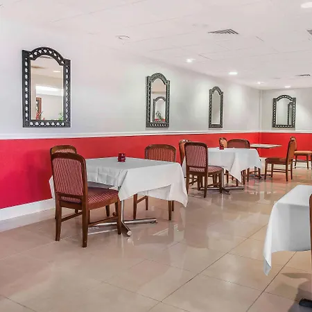 Clarion Hotel Orlando International Airport-3