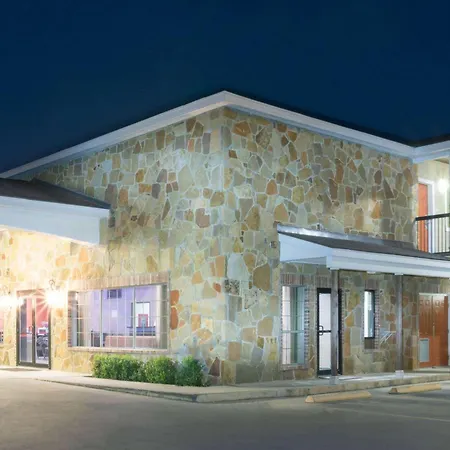 Super 8 By Wyndham San Antonio Near Fort Sam Houston-3