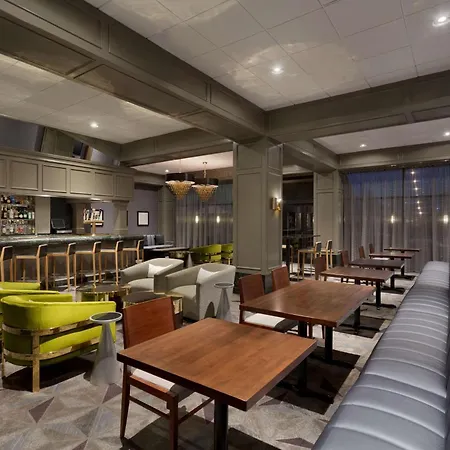 Hilton Suites Chicago/Oakbrook Terrace-3
