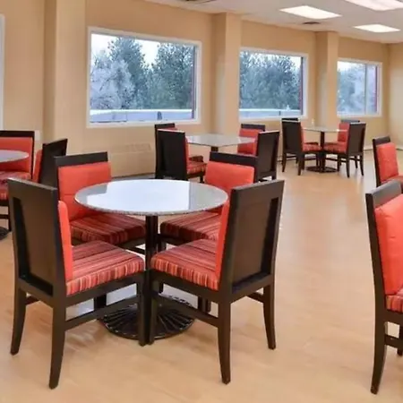 Quality Inn & Suites Airport-3
