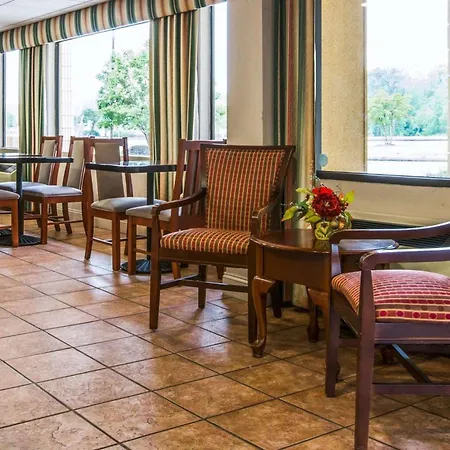 Econo Lodge Inn & Suites Columbus Near Fort Benning-2
