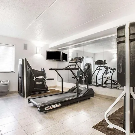 Quality Inn & Suites Coliseum-2