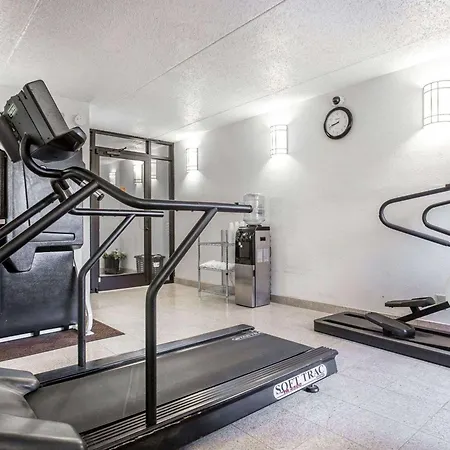 Quality Inn & Suites Coliseum-3