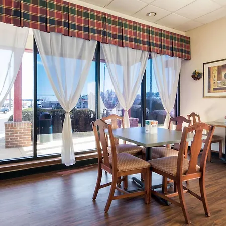 Econo Lodge Inn & Suites Conference Center Dublin-2
