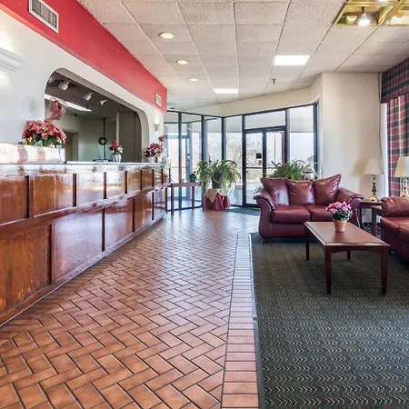 Econo Lodge Inn & Suites Conference Center Dublin-3