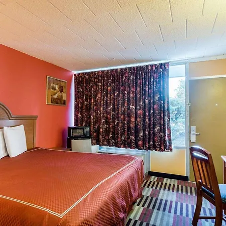 Rodeway Inn University-2
