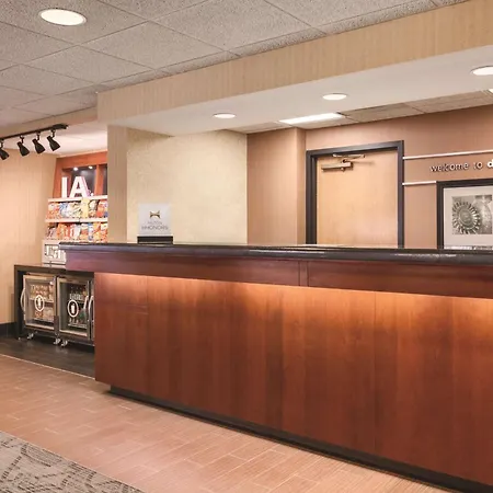 Hampton Inn Des Moines-Airport-3