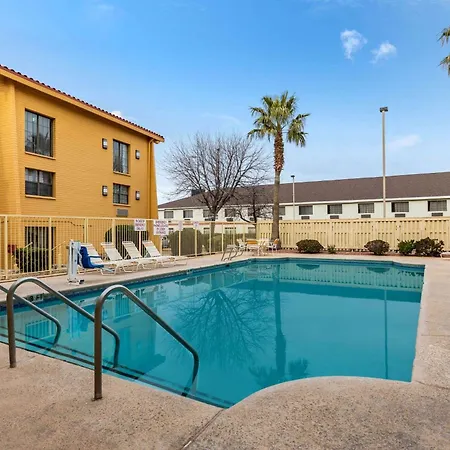 La Quinta Inn By Wyndham El Paso West-2