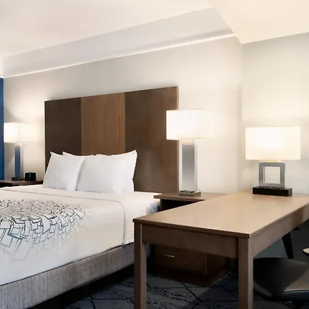La Quinta Inn And Suites By Wyndham At Watiki Waterpark-2