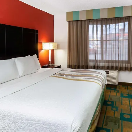 La Quinta By Wyndham Milwaukee Bayshore Area-2