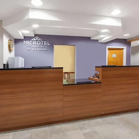 Microtel Inn & Suites By Wyndham Pittsburgh Airport-3
