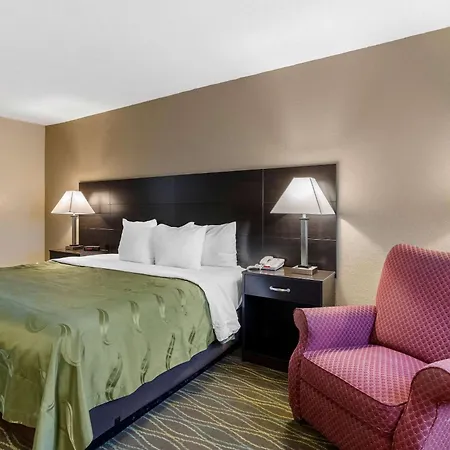 Quality Inn & Suites Des Moines - Merle Hay Road-3