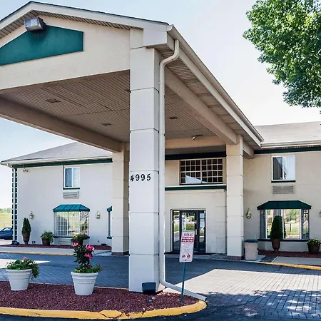 Quality Inn & Suites Des Moines - Merle Hay Road-2
