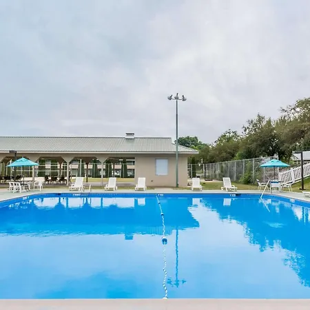 Ramada By Wyndham State College Hotel & Conference Center-3