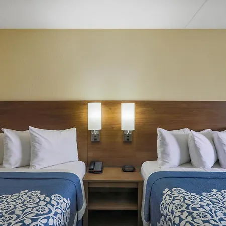 Days Inn By Wyndham Newark Wilmington-3