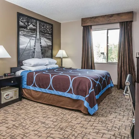 Super 8 By Wyndham Boise-3