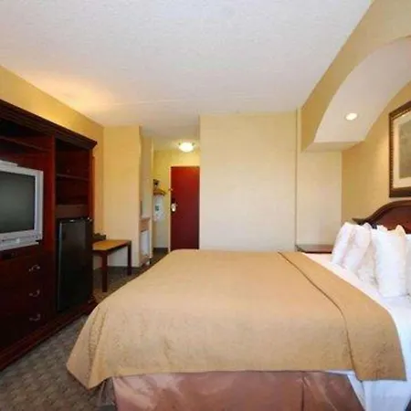 Quality Inn & Suites Bensalem-2