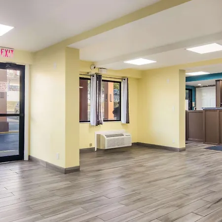Rodeway Inn & Suites Monroeville-Pittsburgh-3