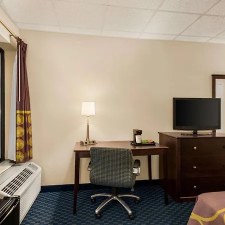 Super 8 By Wyndham Liverpool/Syracuse North Airport-3