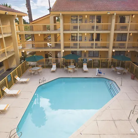 La Quinta Inn & Suites By Wyndham Ventura-2