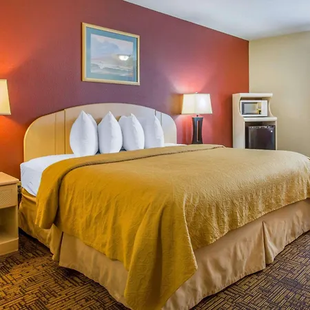 Quality Inn & Suites Weed-2
