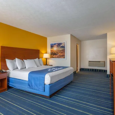 Days Inn By Wyndham Breezewood-3