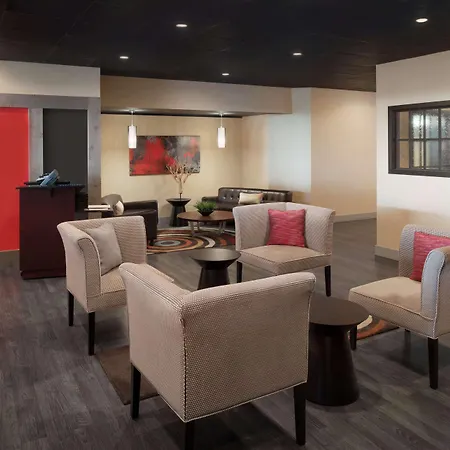 Ramada By Wyndham Uniontown-3