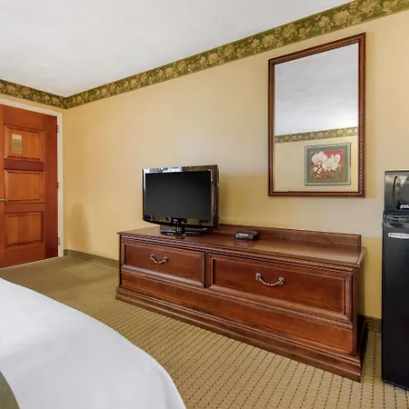 Quality Inn Breeze Manor-2