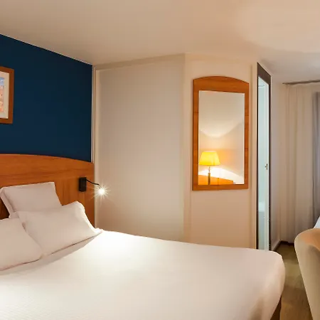 Comfort Hotel Evreux-3