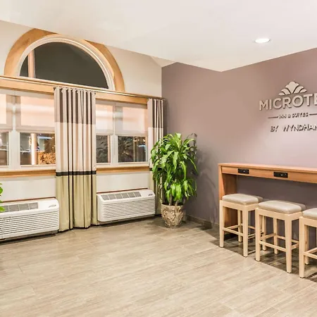 Microtel By Wyndham Victor-3
