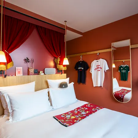 Mob Hotel Paris Les Puces-3