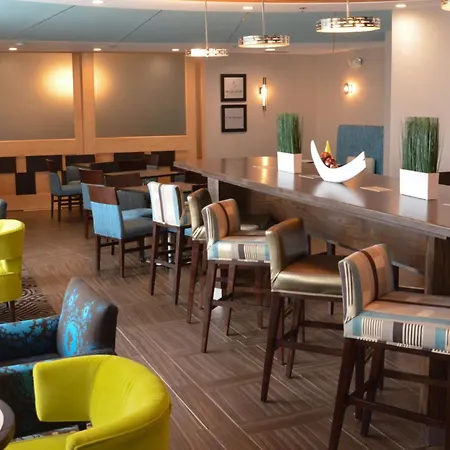 Hampton Inn Perry-2
